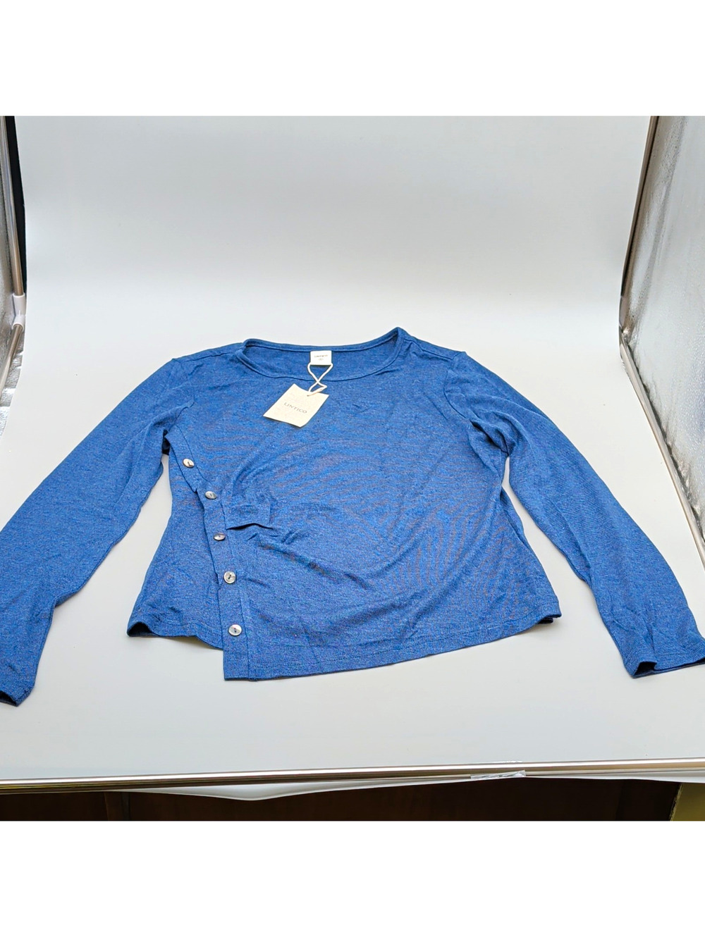 LINTICO Women’s Blue Solid Knit Long Sleeve Round Neck Top w/ Button Size Small